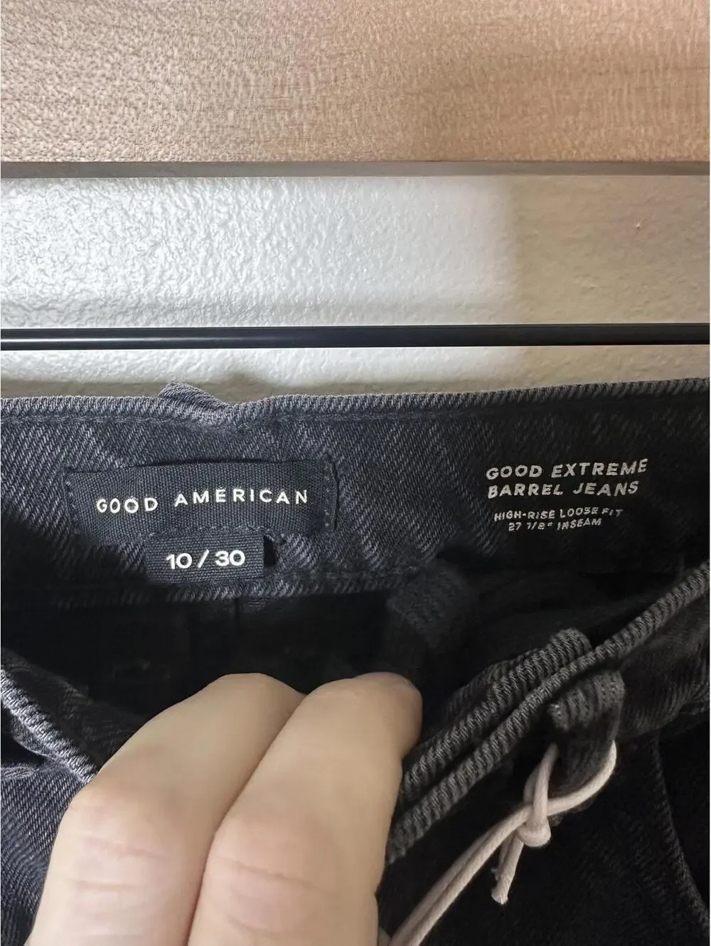 Good American Good Extreme Barrel Jeans size 10 - Picture 6 of 9